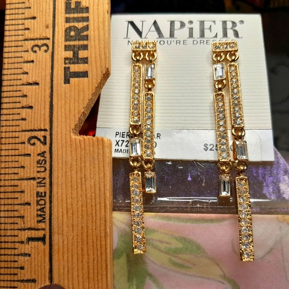 NWT Vintage 90s Napier Gold Tone & Rhinestone Dangly Sparkly Drop Earrings - Picture 4 of 9